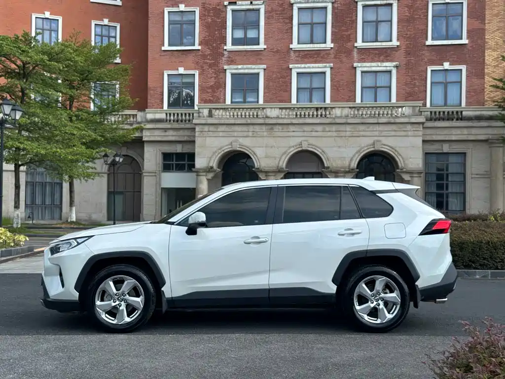 Toyota RAV4 — миниатюра 12