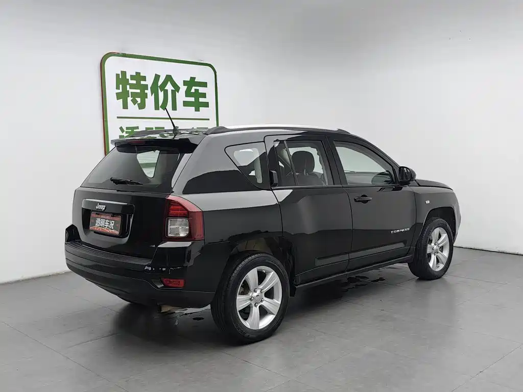 Jeep Compass (Import) 2.0L 2WD Sport