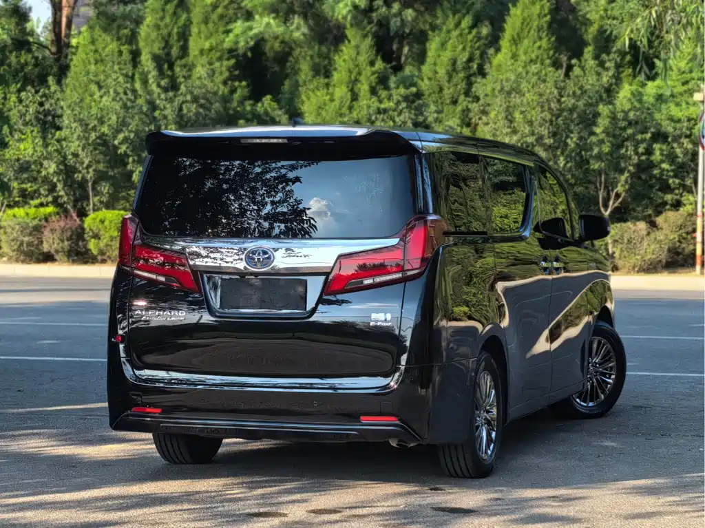 Toyota Alphard — миниатюра 6