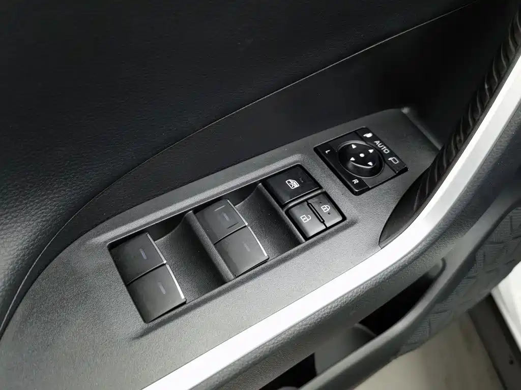Toyota Wildlander New Energy — миниатюра 9