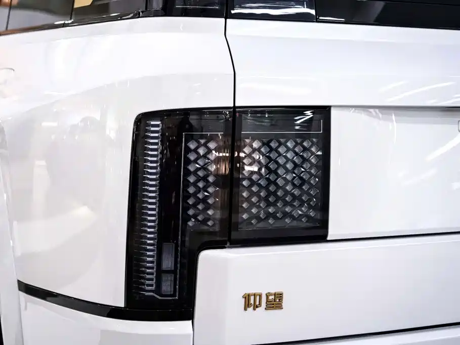 Yangwang Yangwang U8 — миниатюра 26