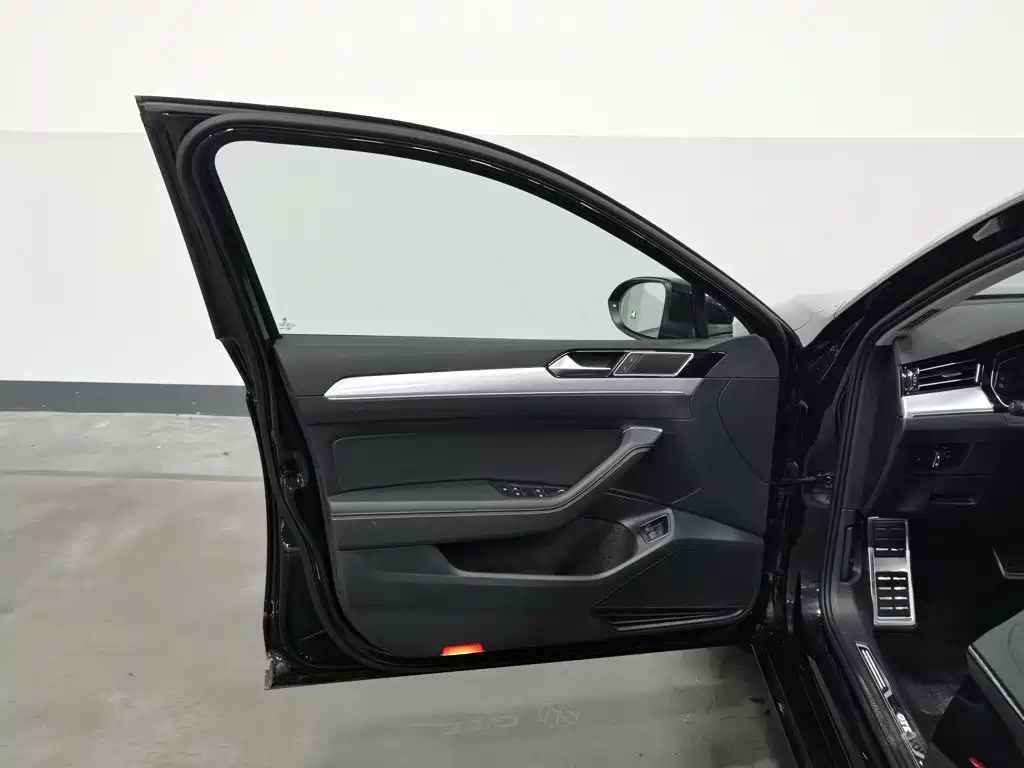 Volkswagen Magotan PHEV — миниатюра 8