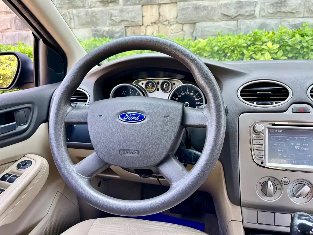 Ford Focus 2013 1.8L AT