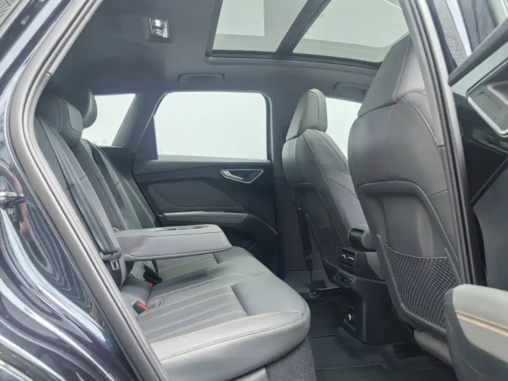 Audi Q4 e-tron — миниатюра 8