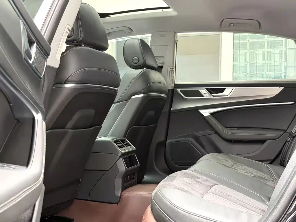 Audi A7L 2024 45TFSI S-line