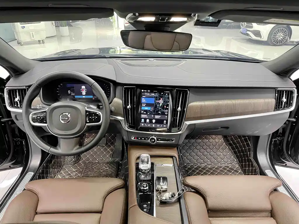 Volvo S90 2025 B5 Luxury