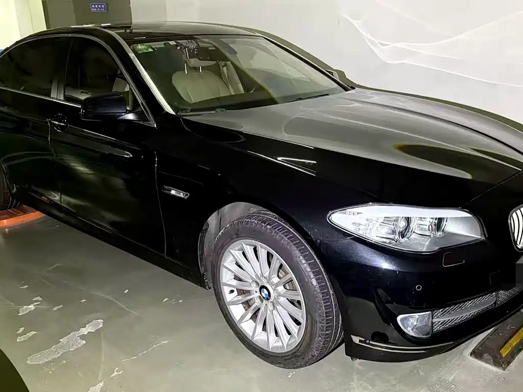 BMW 5 Series 535Li Leading