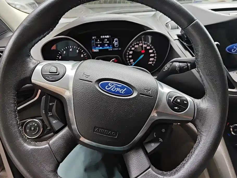 Ford Kuga — миниатюра 15