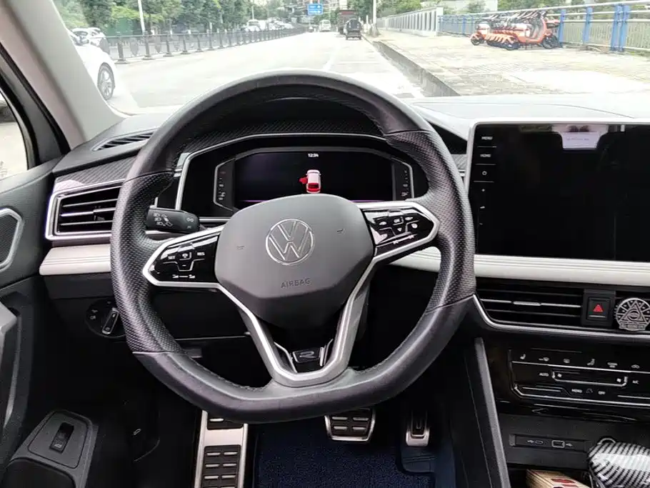 Volkswagen Tiguan L — миниатюра 15