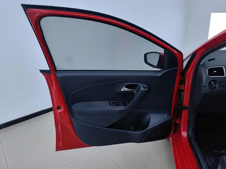 Volkswagen Polo — миниатюра 7