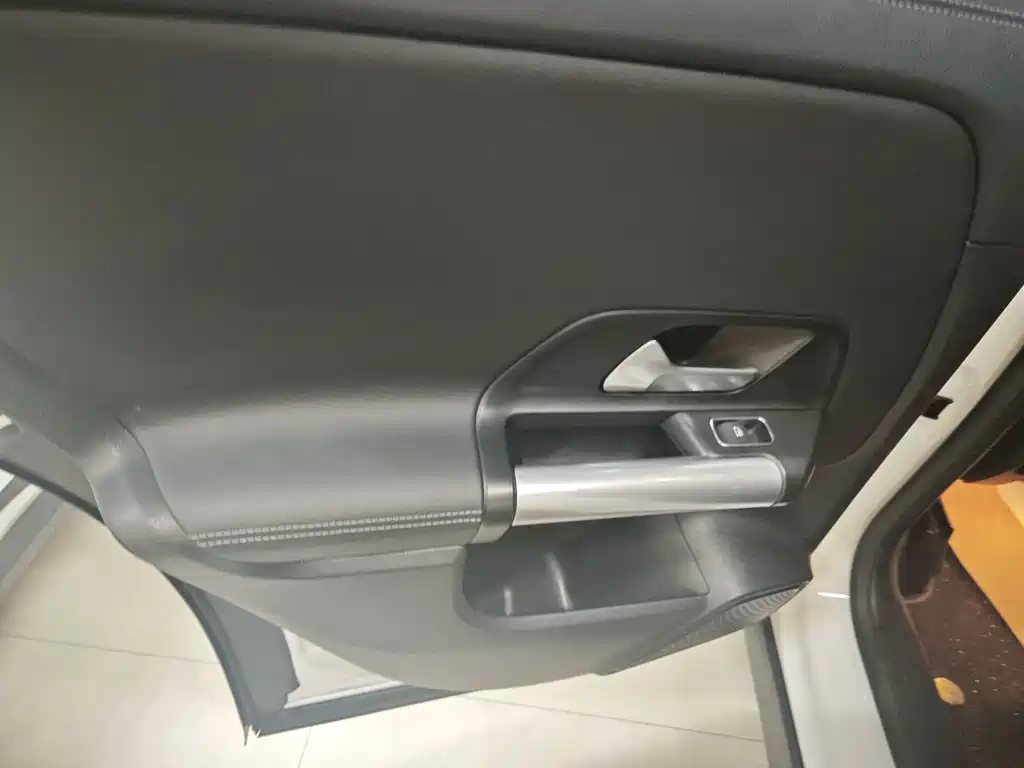 Mercedes-Benz GLA — миниатюра 8