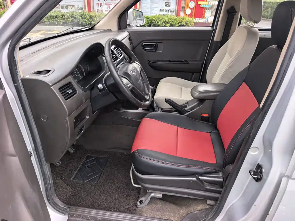 Wuling Rongguang V — миниатюра 10