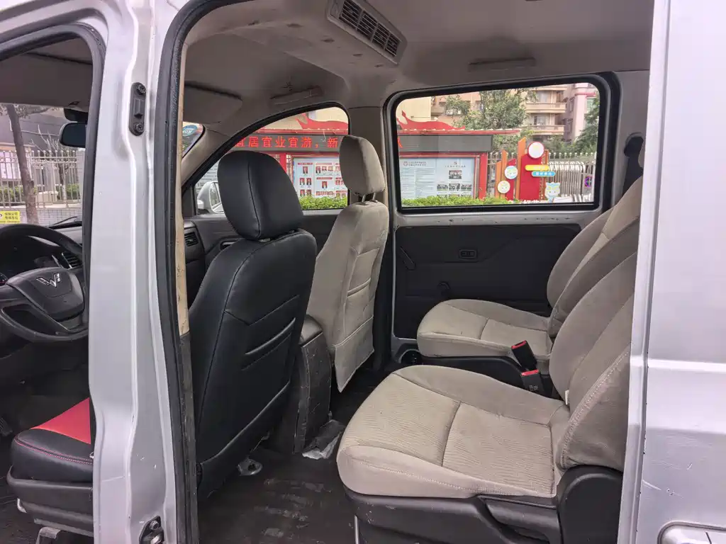 Wuling Rongguang V — миниатюра 11