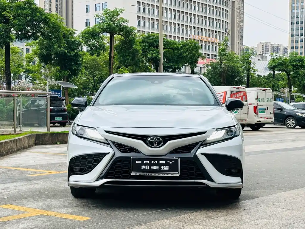 Toyota Camry 2021 2.0S