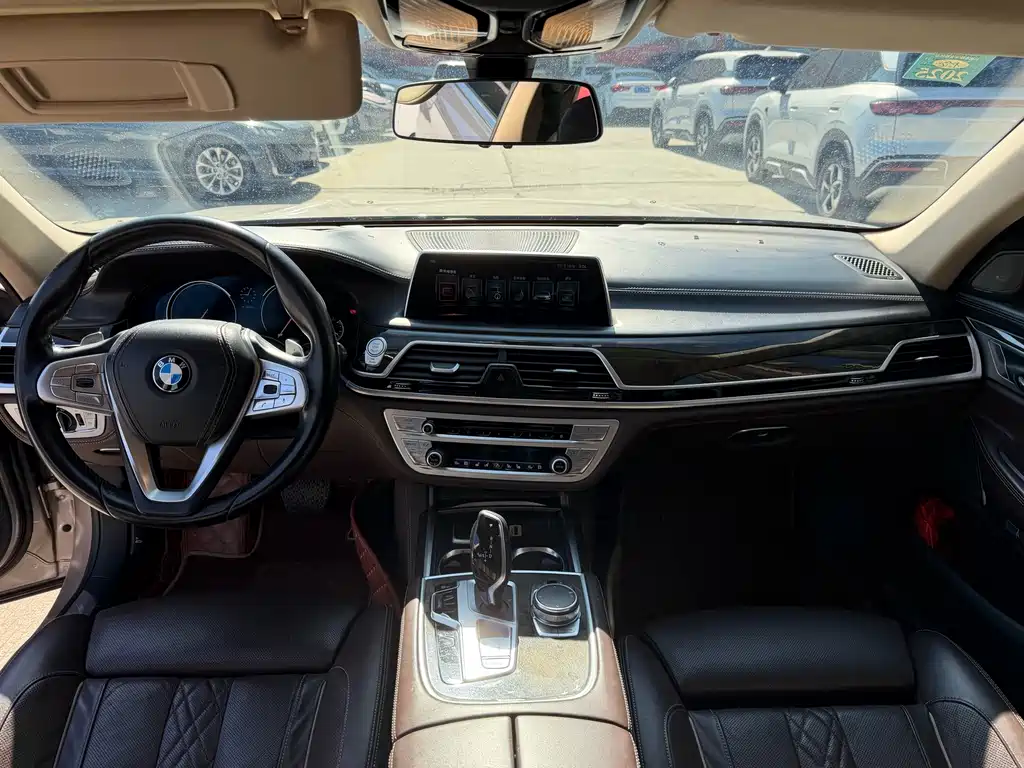 BMW 7 Series — миниатюра 4