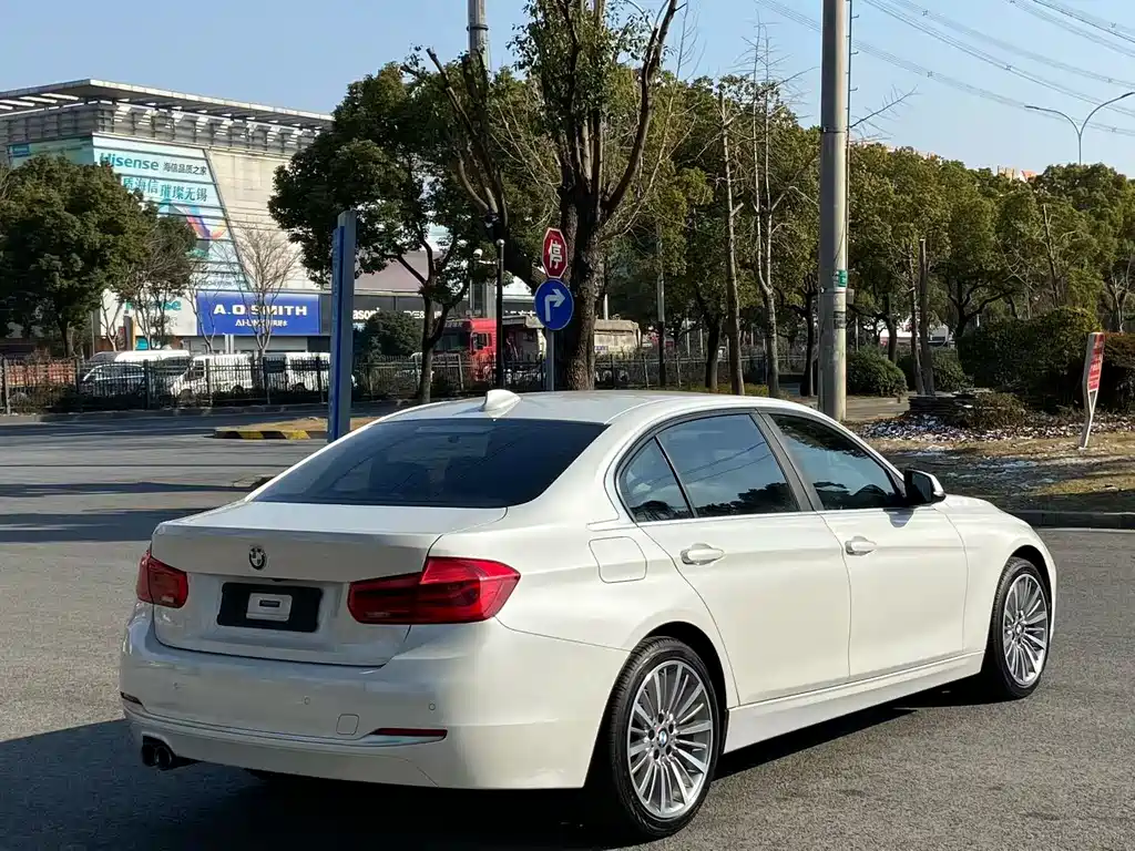 BMW 3 SERIES