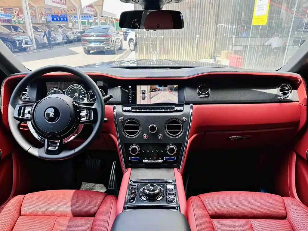 Rolls-Royce Cullinan 2018 мест
