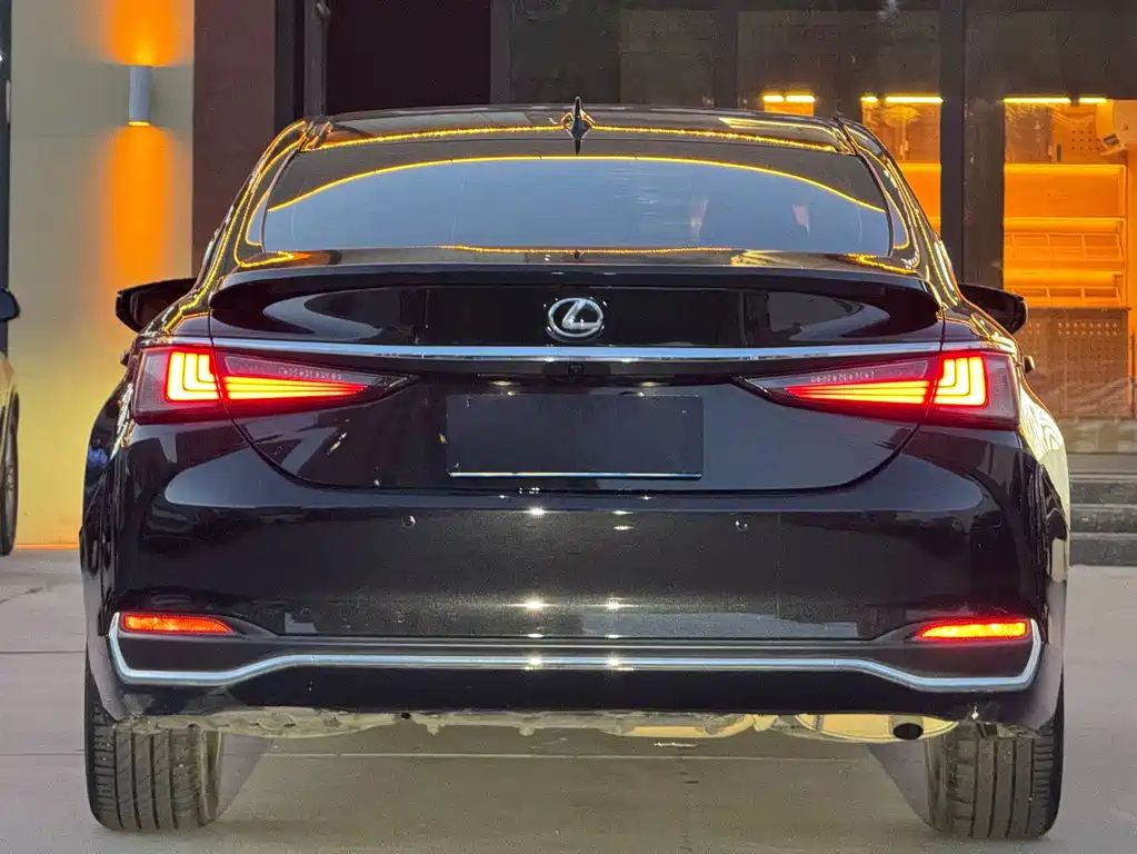 Lexus ES 2022 200