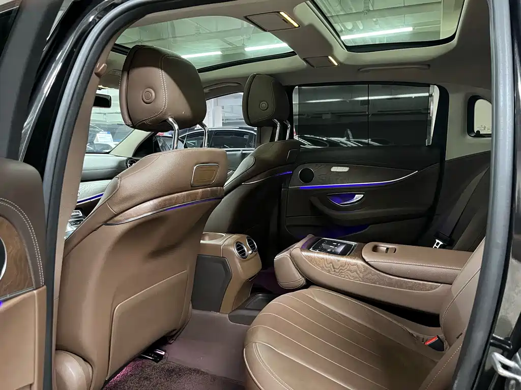 Mercedes-Benz E-Class — миниатюра 6