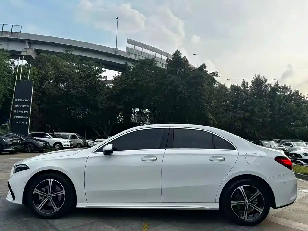 Mercedes-Benz A-Class A 2025 A 200 L Fashion