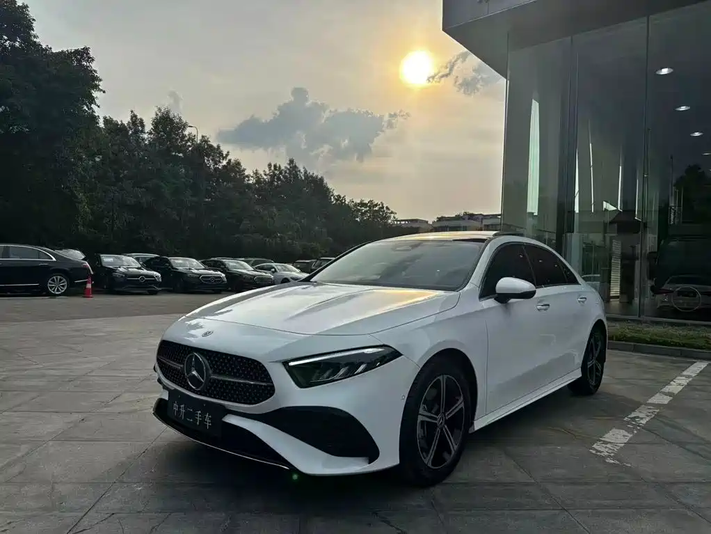 Mercedes-Benz A-Class A 2025 A 200 L Fashion