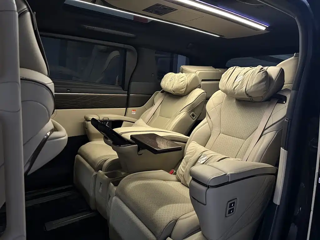 Toyota Alphard — миниатюра 16