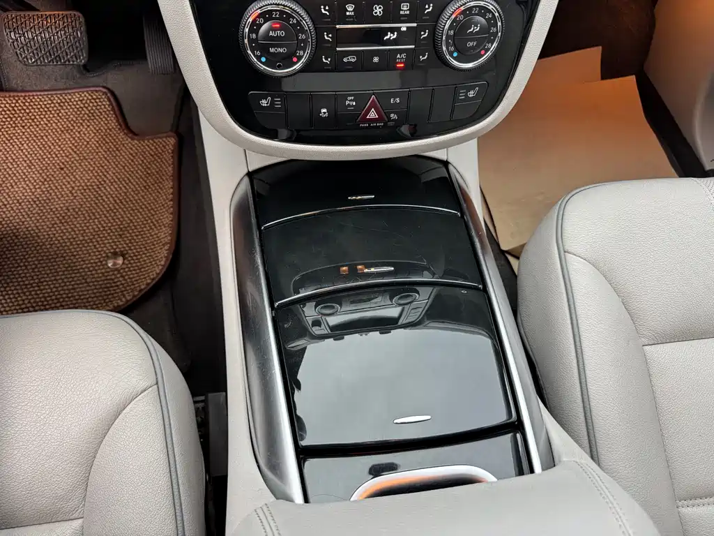 Mercedes-Benz R 2017 R 320 4MATIC