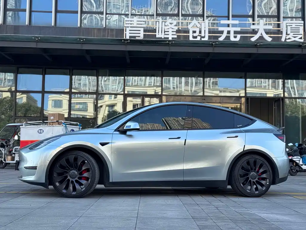 TESLA MODEL Y