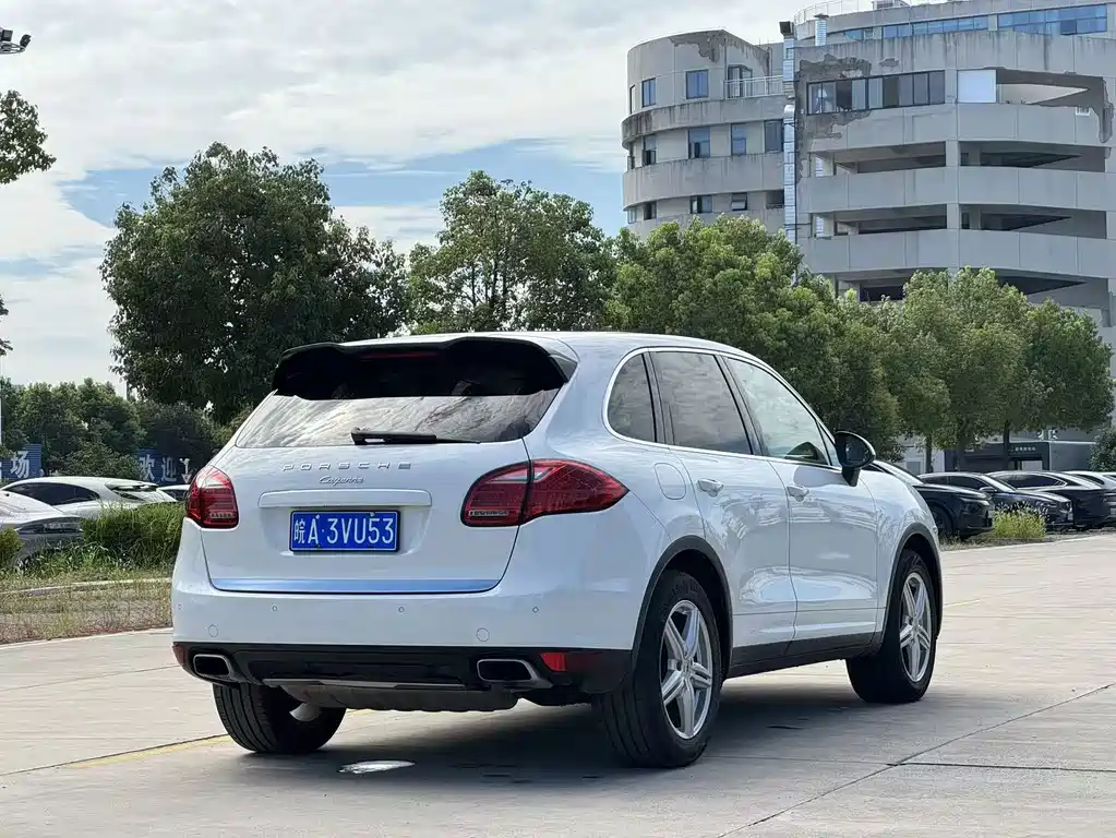 Porsche Cayenne — миниатюра 8