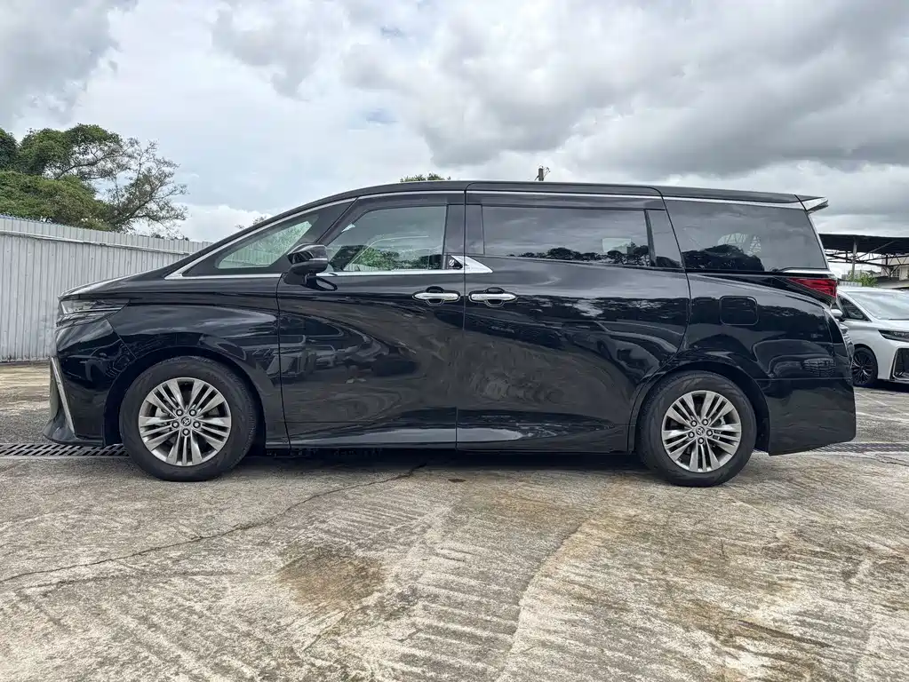 Toyota Alphard — миниатюра 14