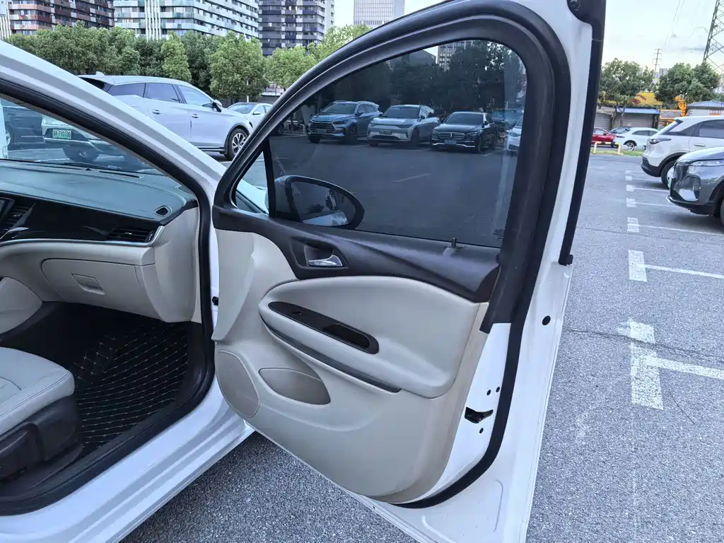 Buick Verano — миниатюра 17
