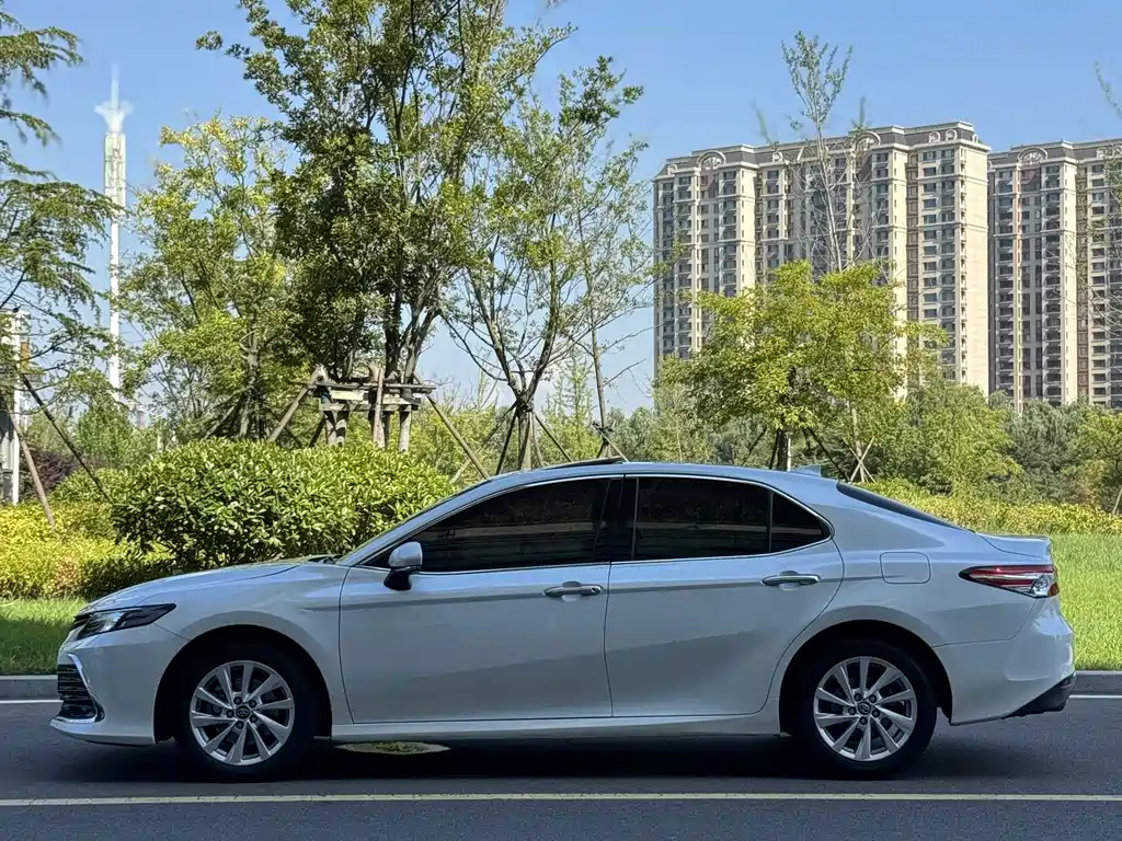 Toyota Camry — миниатюра 4