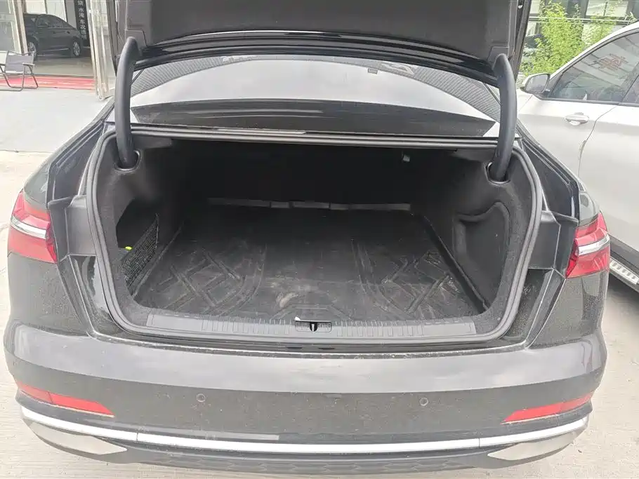 Audi A6L 2023 40 TFSI Luxury