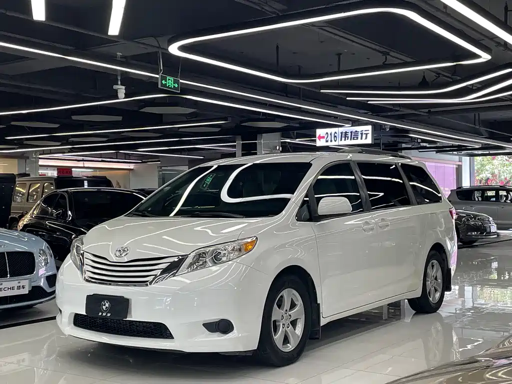 Купить Toyota Sienna