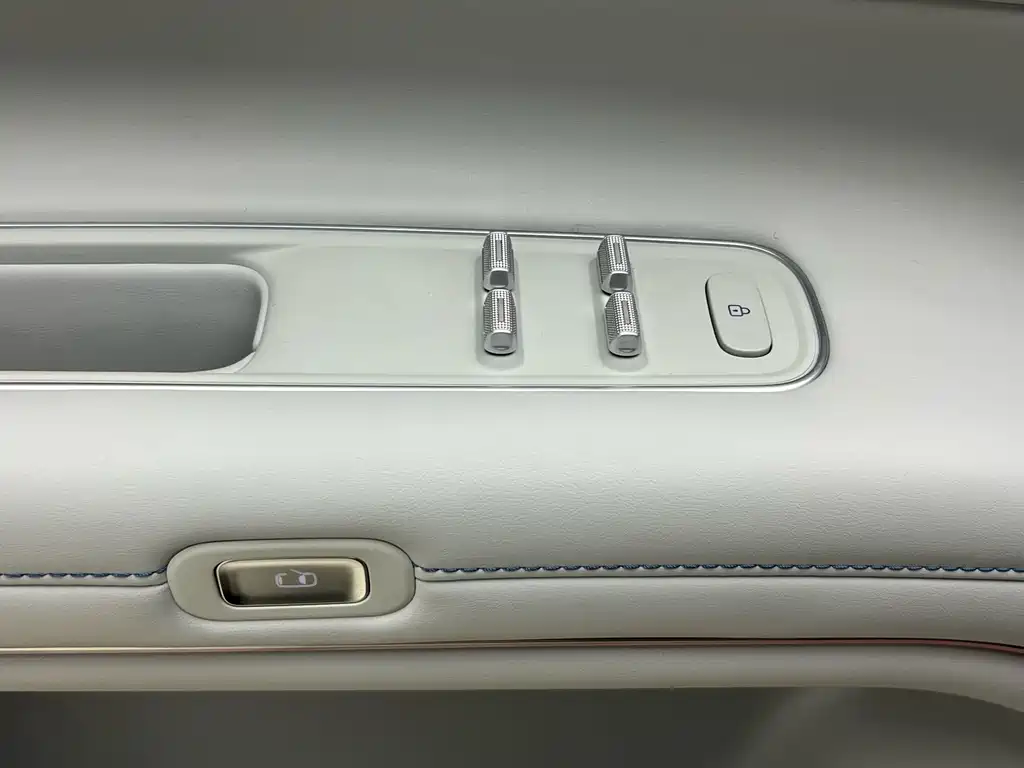 AITO ASK THE WORLD M9