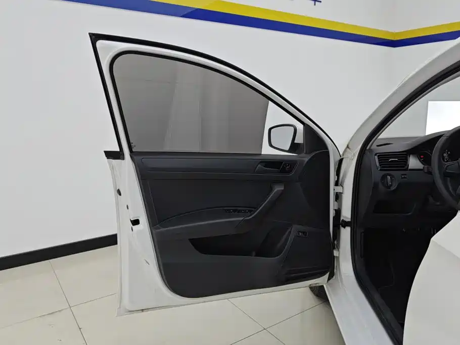 Skoda Rapid — миниатюра 7