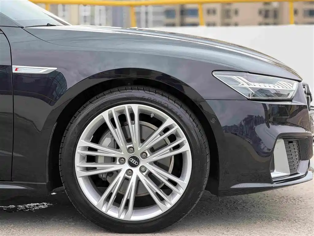 Audi A7L — миниатюра 9