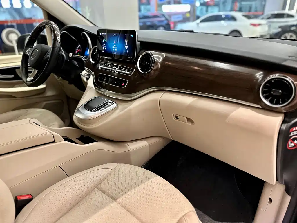 MERCEDES-BENZ V CLASS