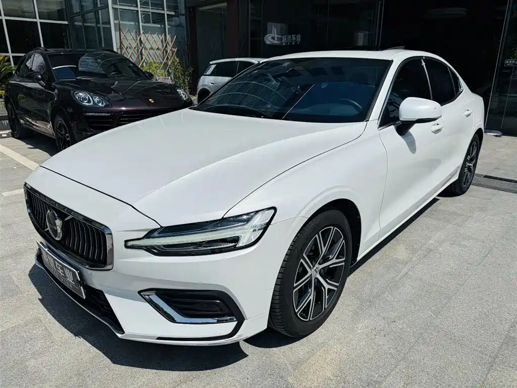 Volvo S60 2023