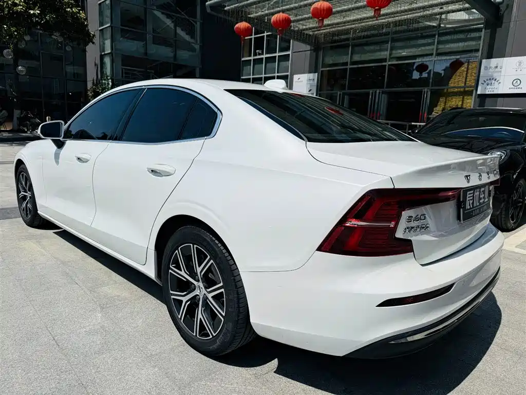 Volvo S60 2023 B4 Luxury