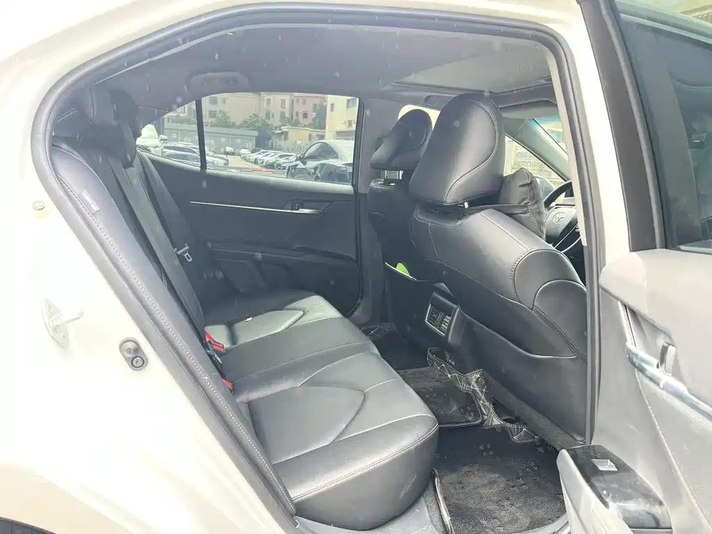 Toyota Camry — миниатюра 10