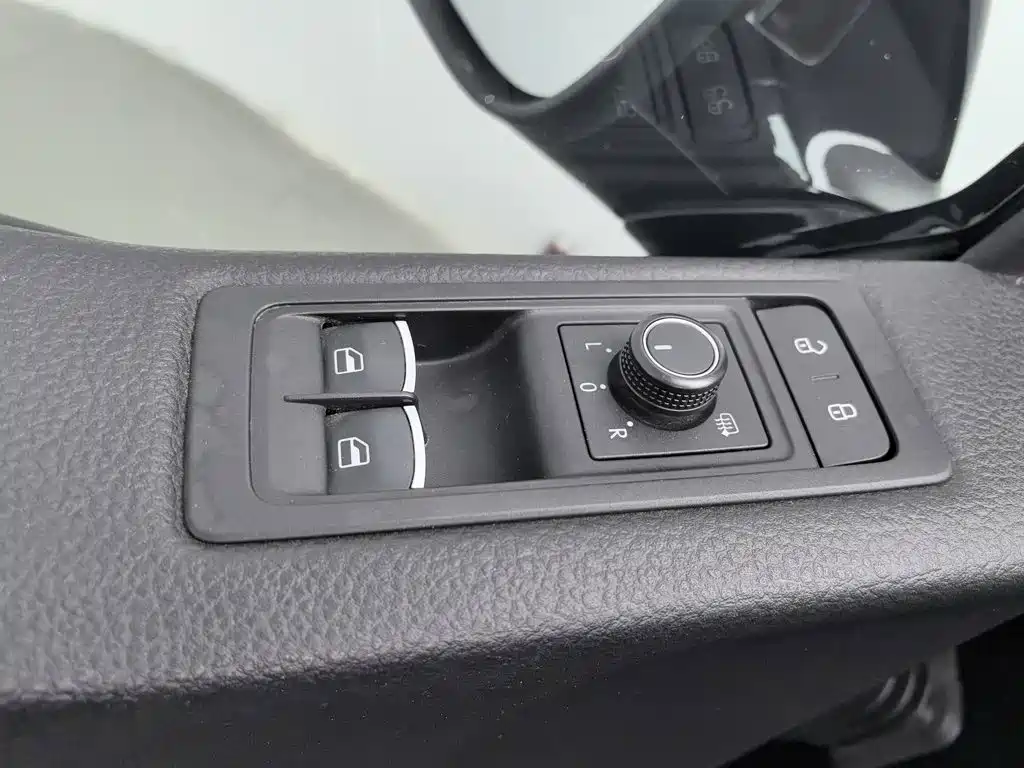 Volkswagen Multivan — миниатюра 9