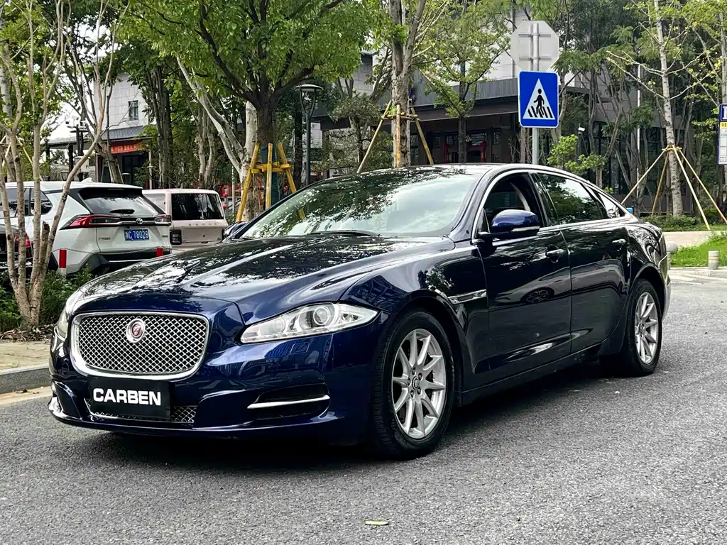 Jaguar XJ