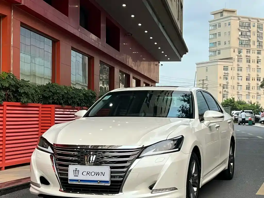 Toyota Crown 2016