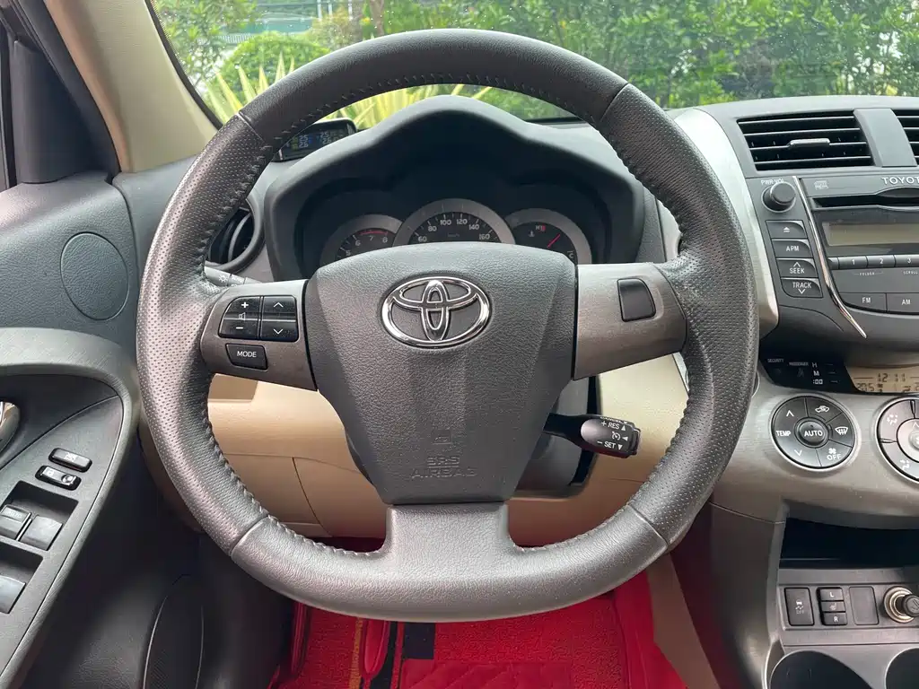 Toyota RAV4 — миниатюра 10
