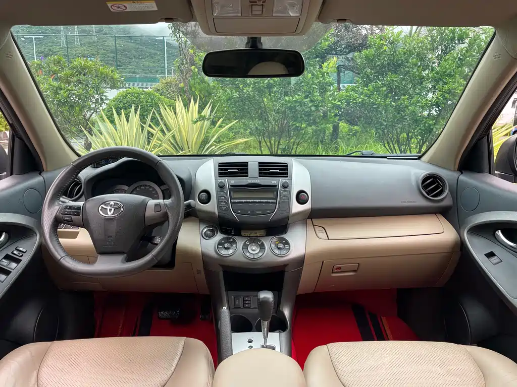 Toyota RAV4 — миниатюра 6