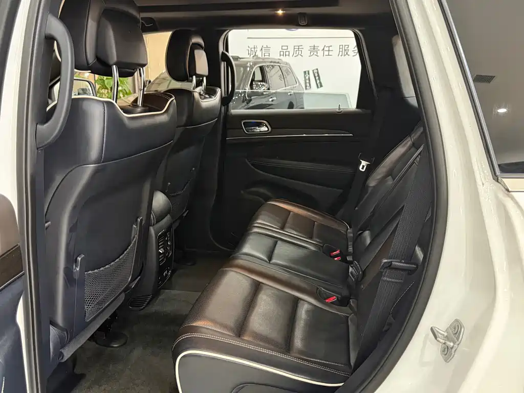 Jeep Grand Cherokee (Import) — миниатюра 11