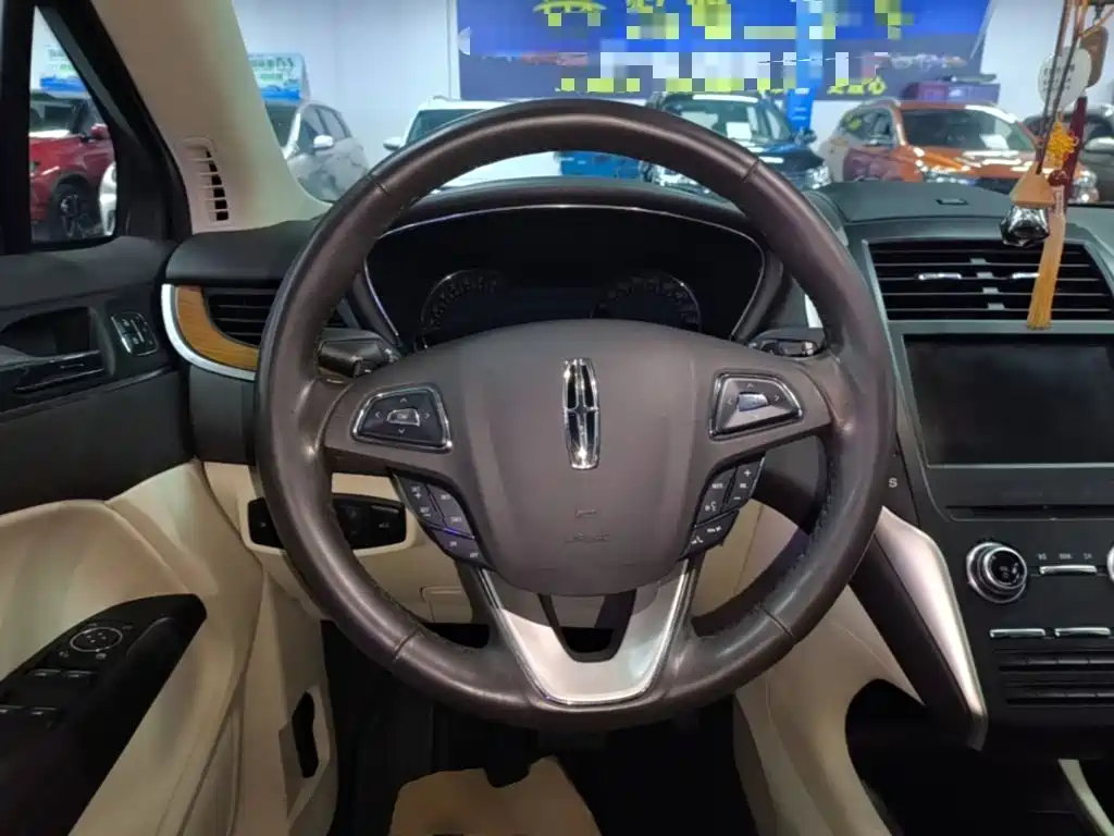 Lincoln MKC — миниатюра 11