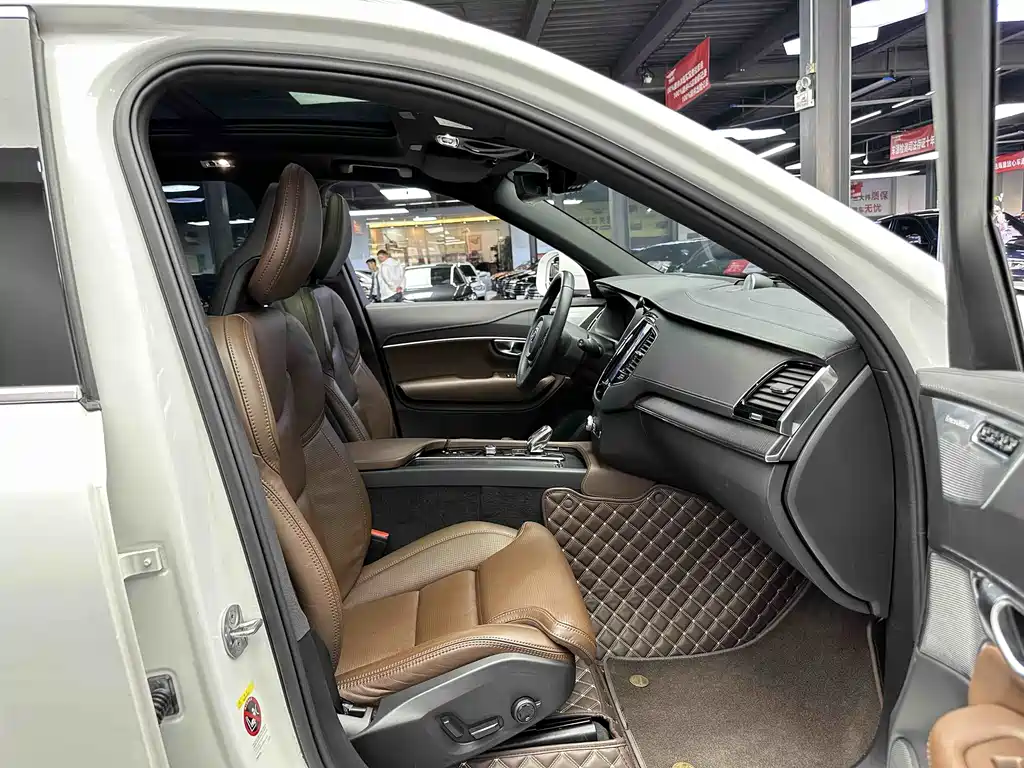 Volvo XC90 2022 B6 Luxury 7 мест