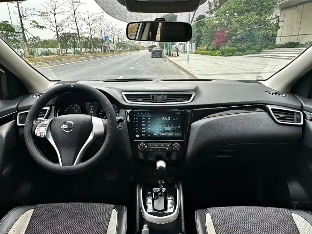 Nissan Qashqai 2016 2.0L CVT Luxury